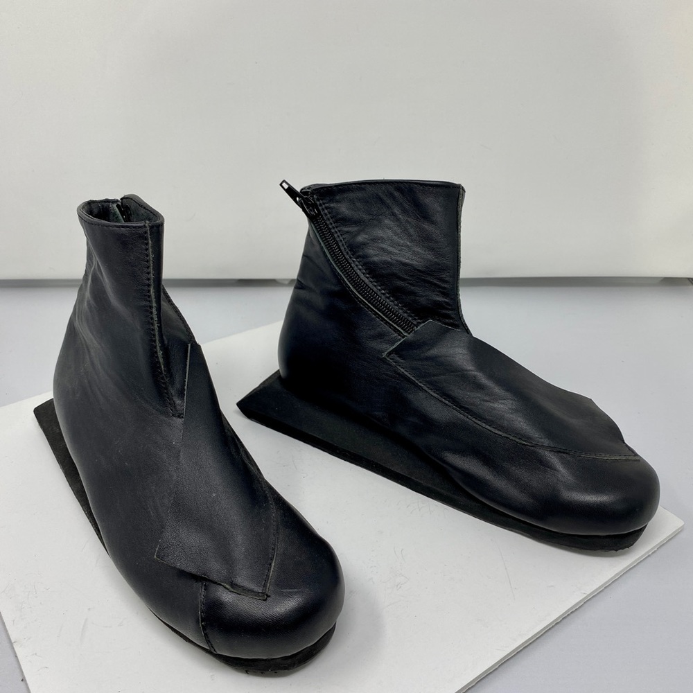 New Unisex black leather concept boots by VOID, New York, in original dust bag - Picture 2 of 7